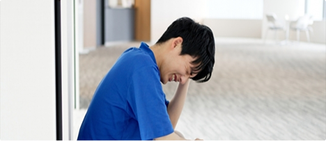 資金が尽き落ち込む様子